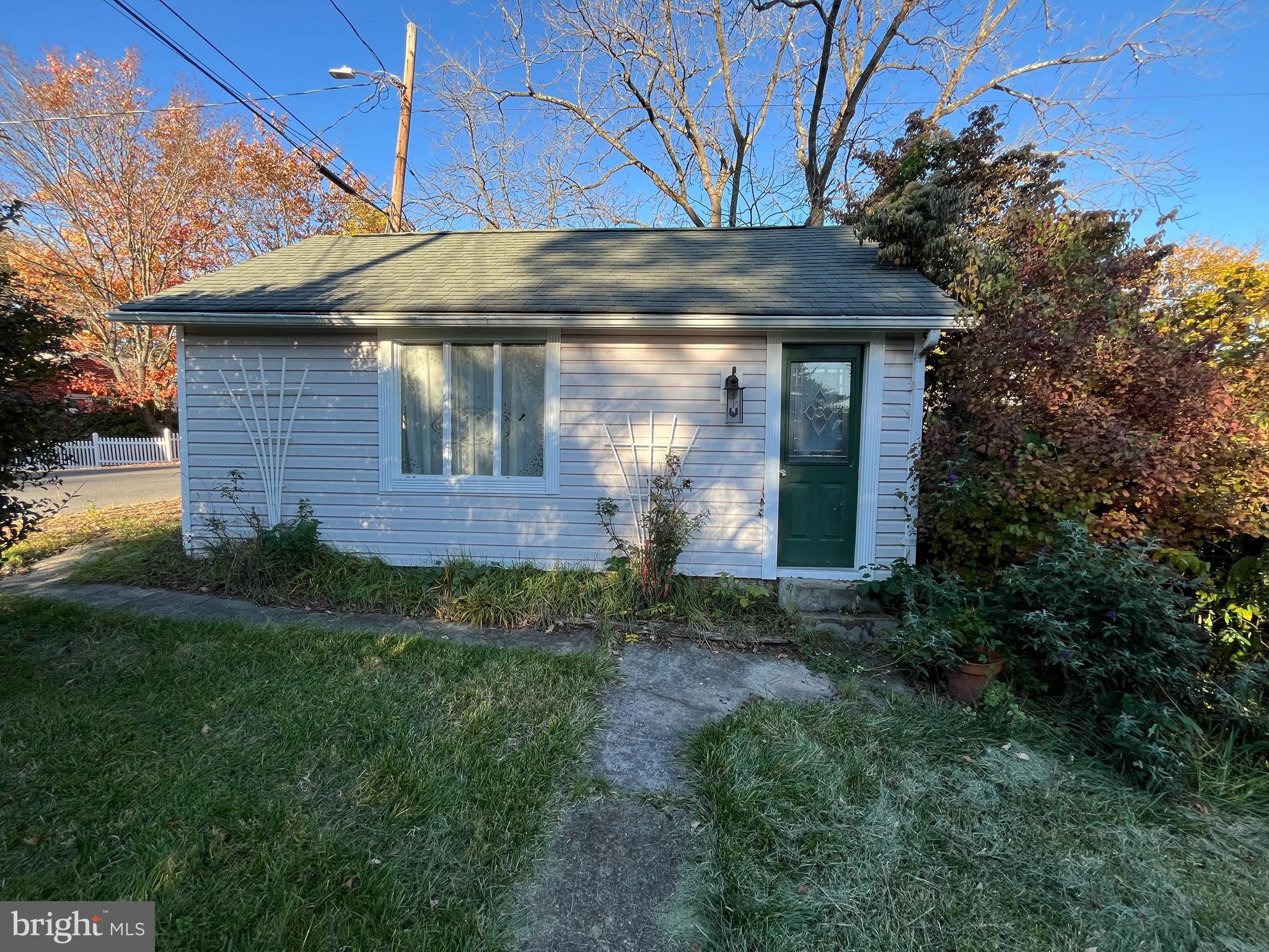 131 W COLLEGE AVENUE