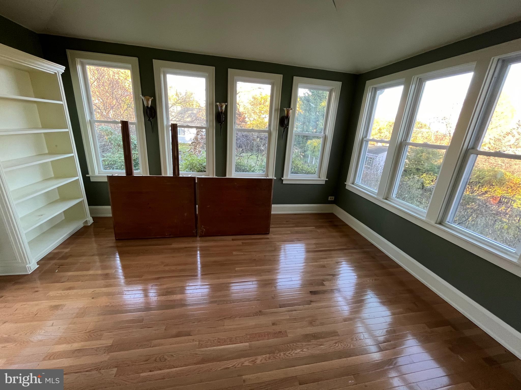 131 W COLLEGE AVENUE