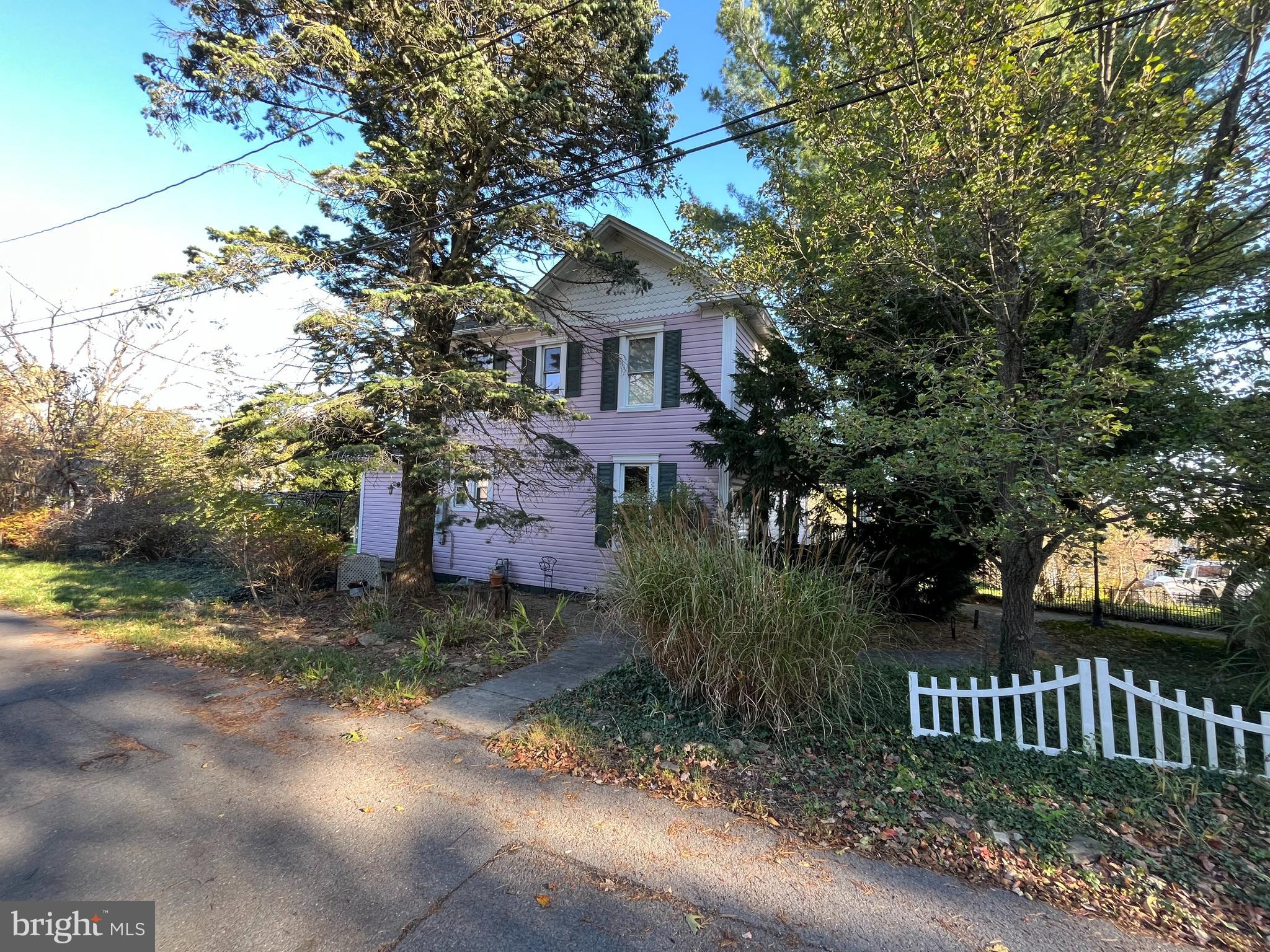 131 W COLLEGE AVENUE