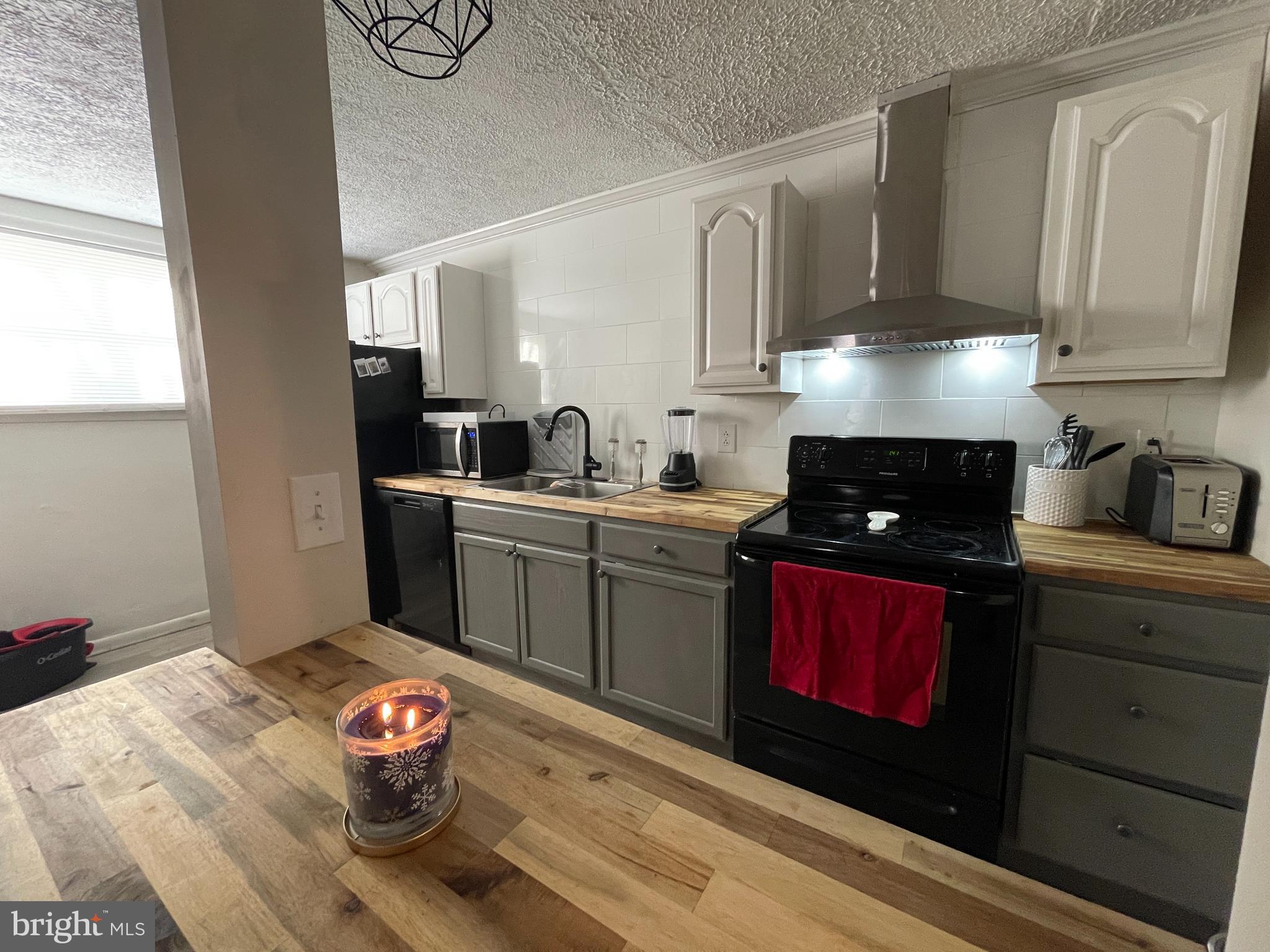 180 E MECHANIC STREET