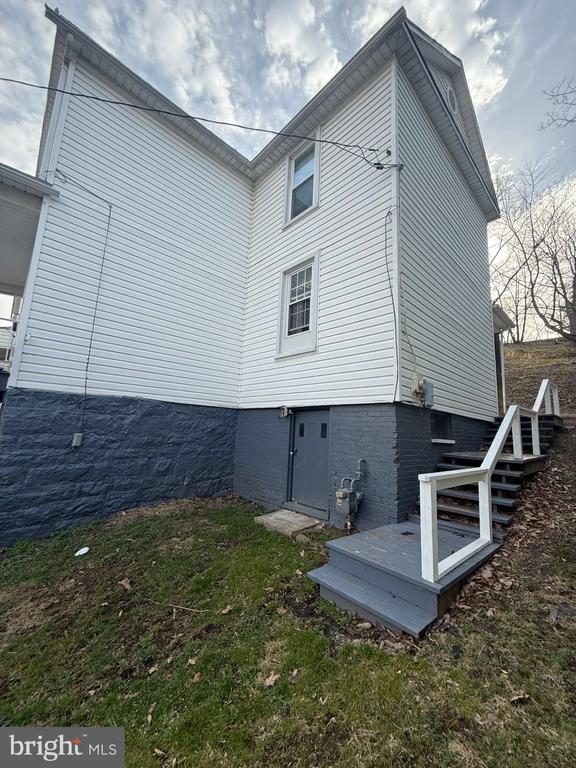 439 PINE AVENUE