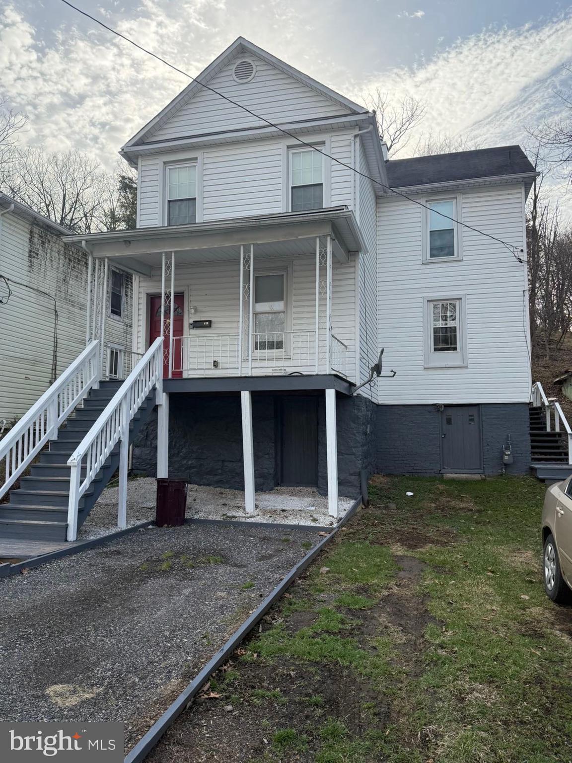 439 PINE AVENUE
