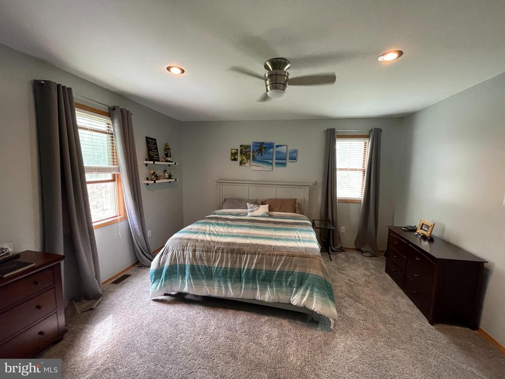 121 BRADDOCK HEIGHTS