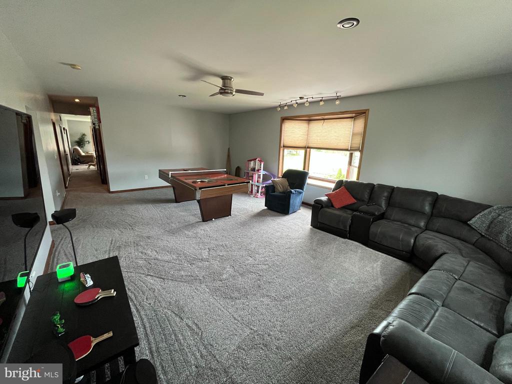 121 BRADDOCK HEIGHTS