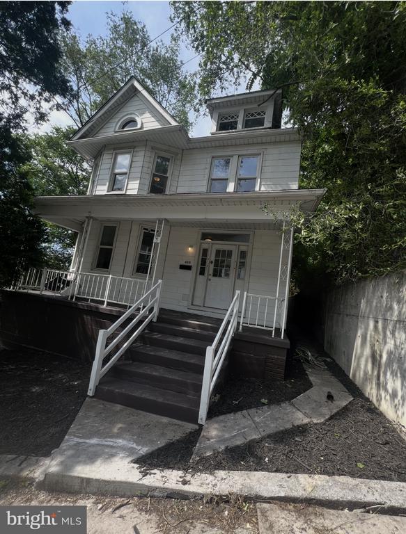 408 BROADWAY STREET
