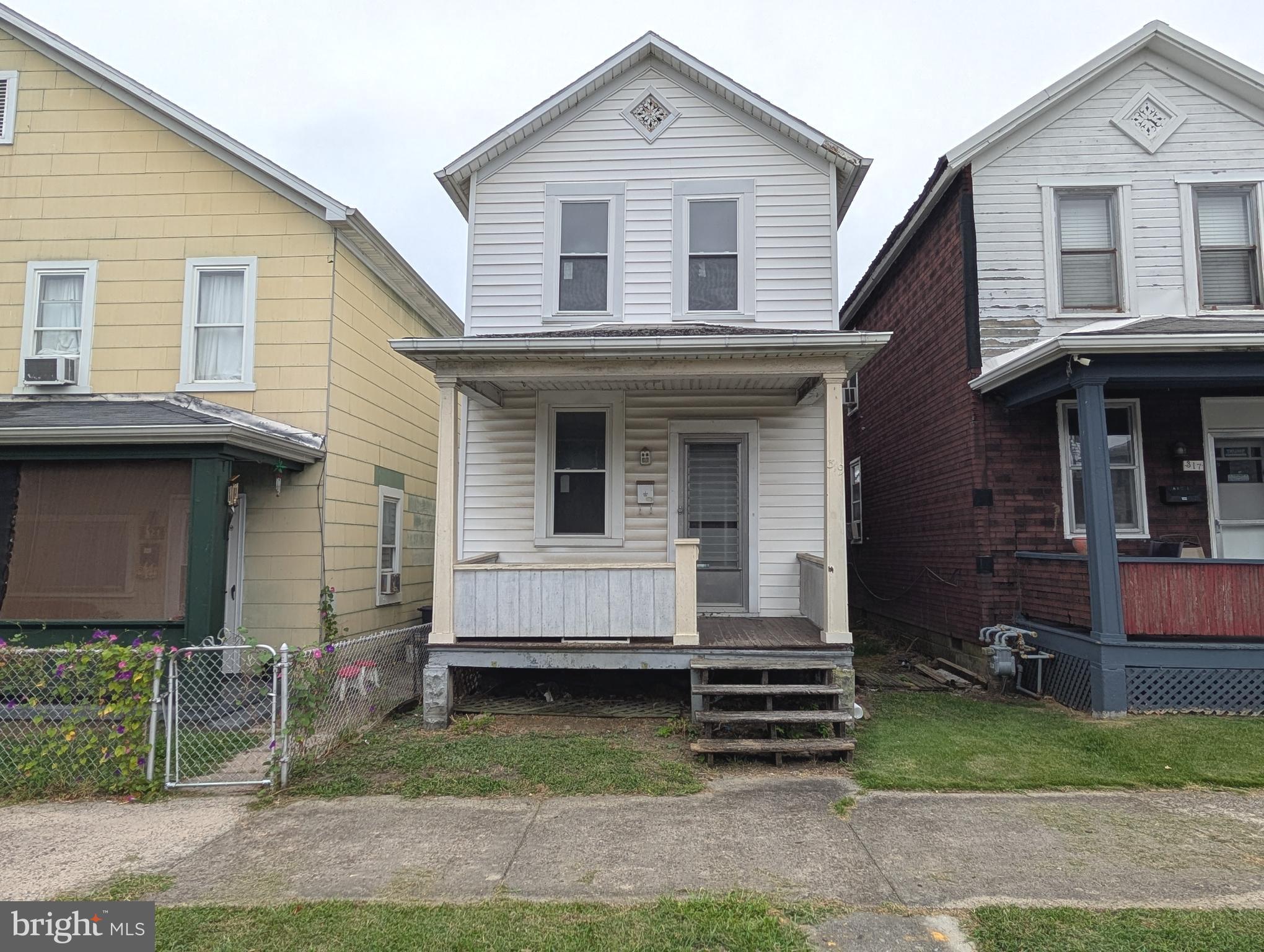 319 RACE STREET