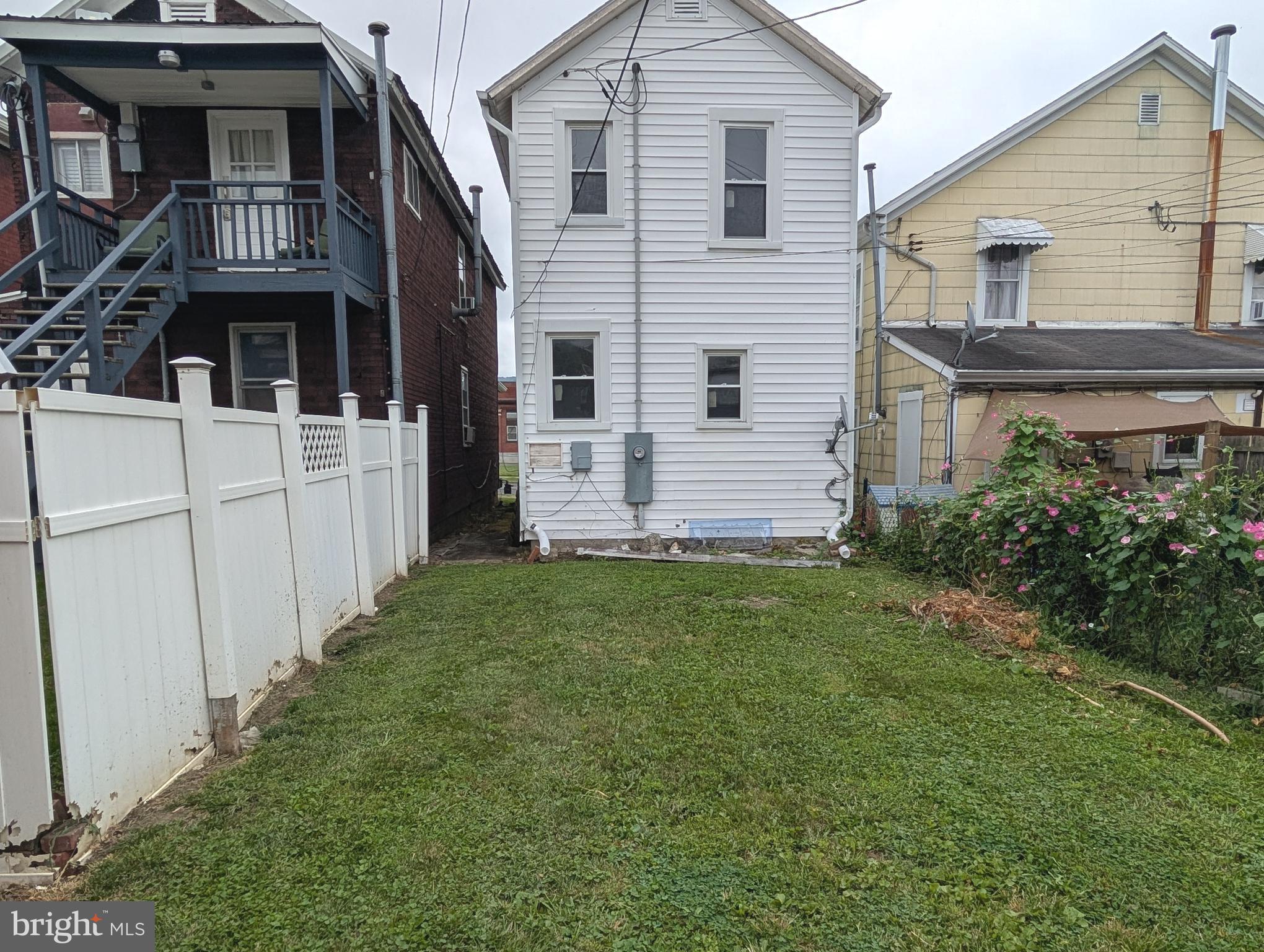 319 RACE STREET