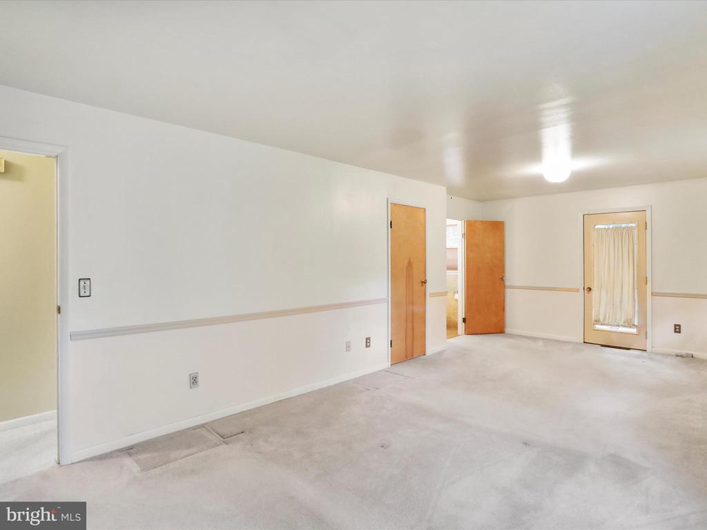 807 VALLEY VIEW DRIVE