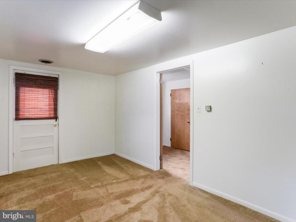 807 VALLEY VIEW DRIVE