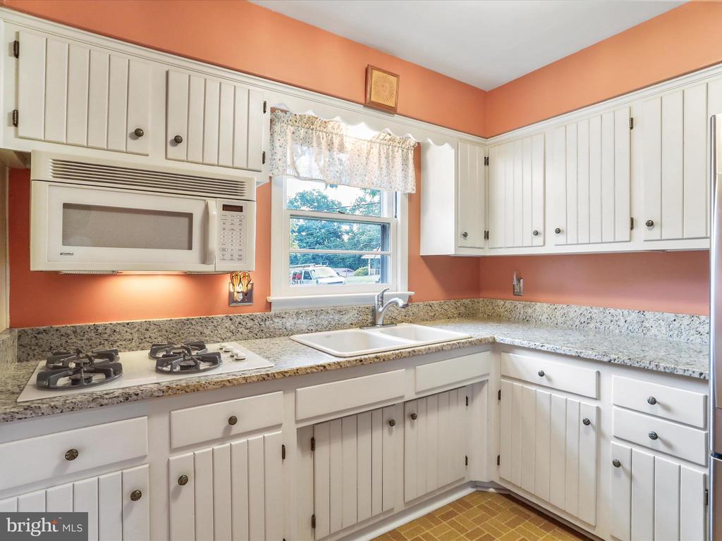 807 VALLEY VIEW DRIVE