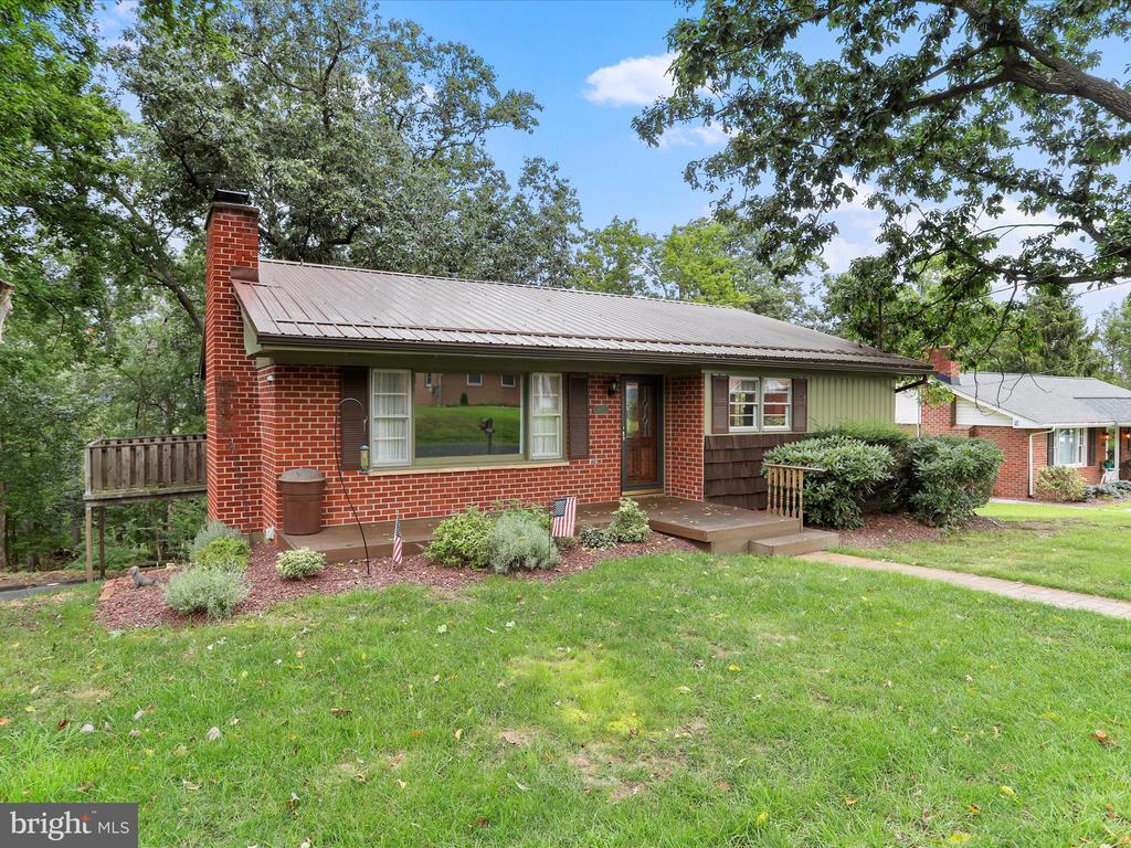 807 VALLEY VIEW DRIVE