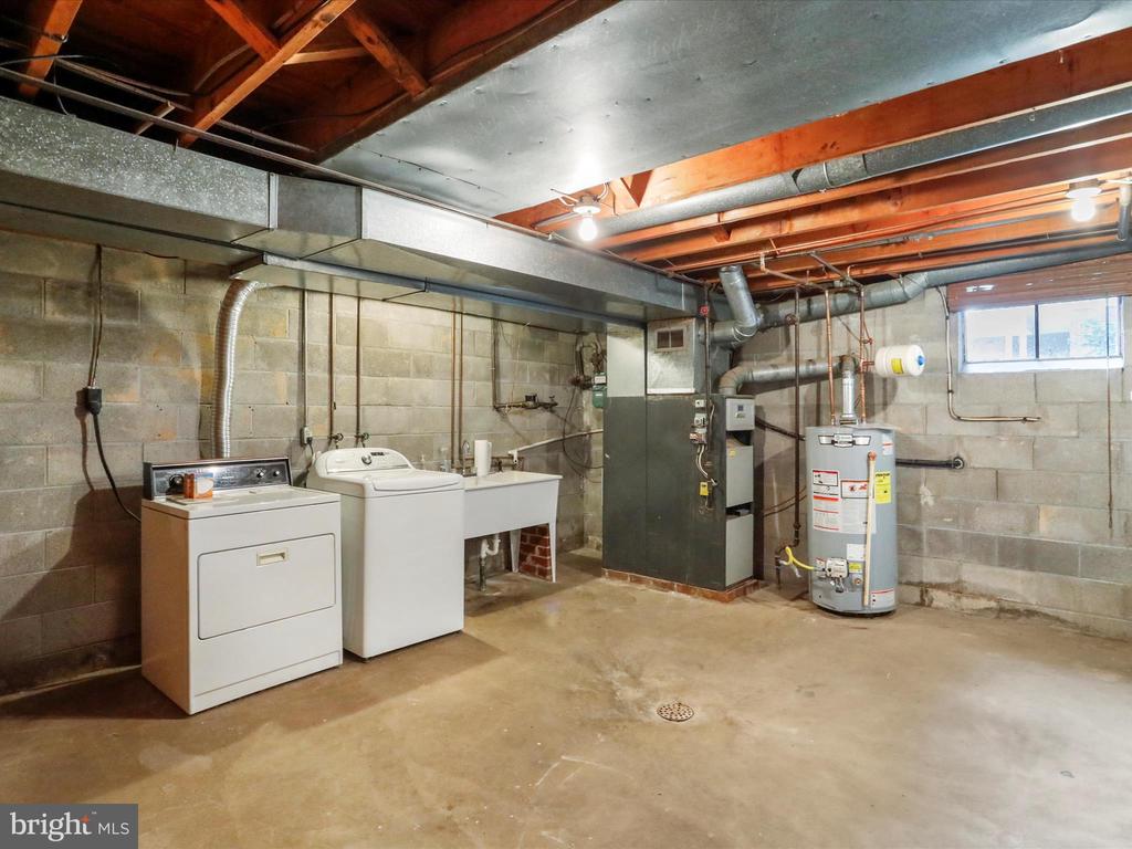 807 VALLEY VIEW DRIVE