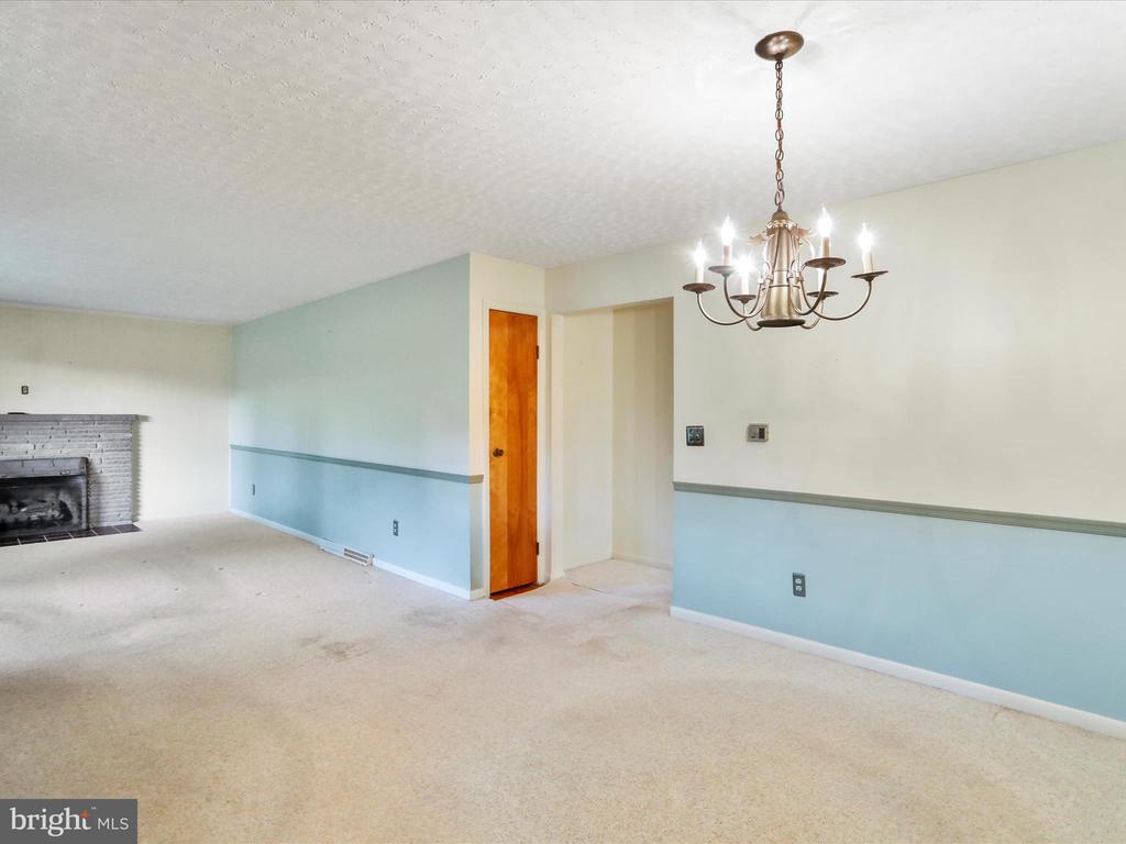 807 VALLEY VIEW DRIVE