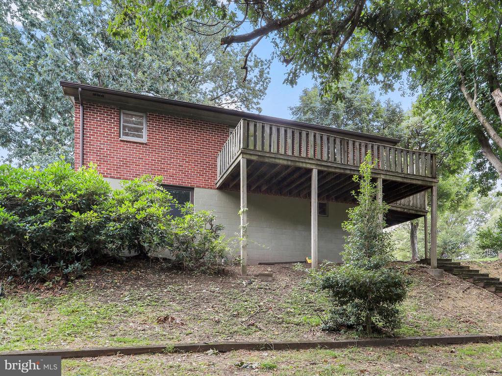 807 VALLEY VIEW DRIVE