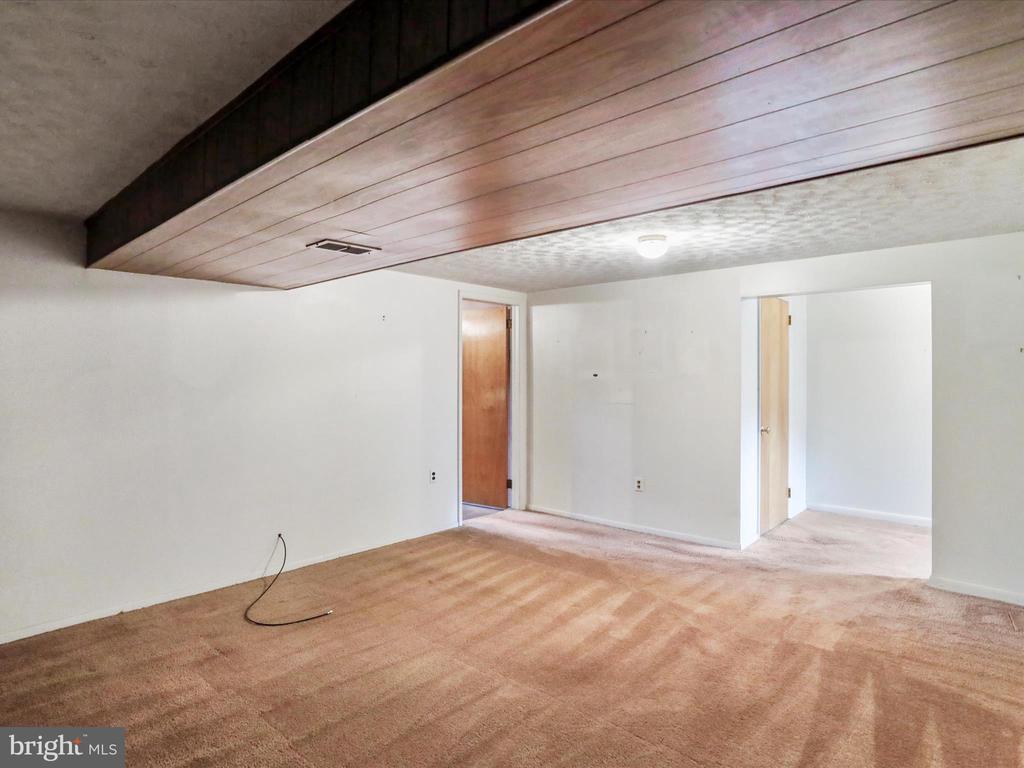 807 VALLEY VIEW DRIVE