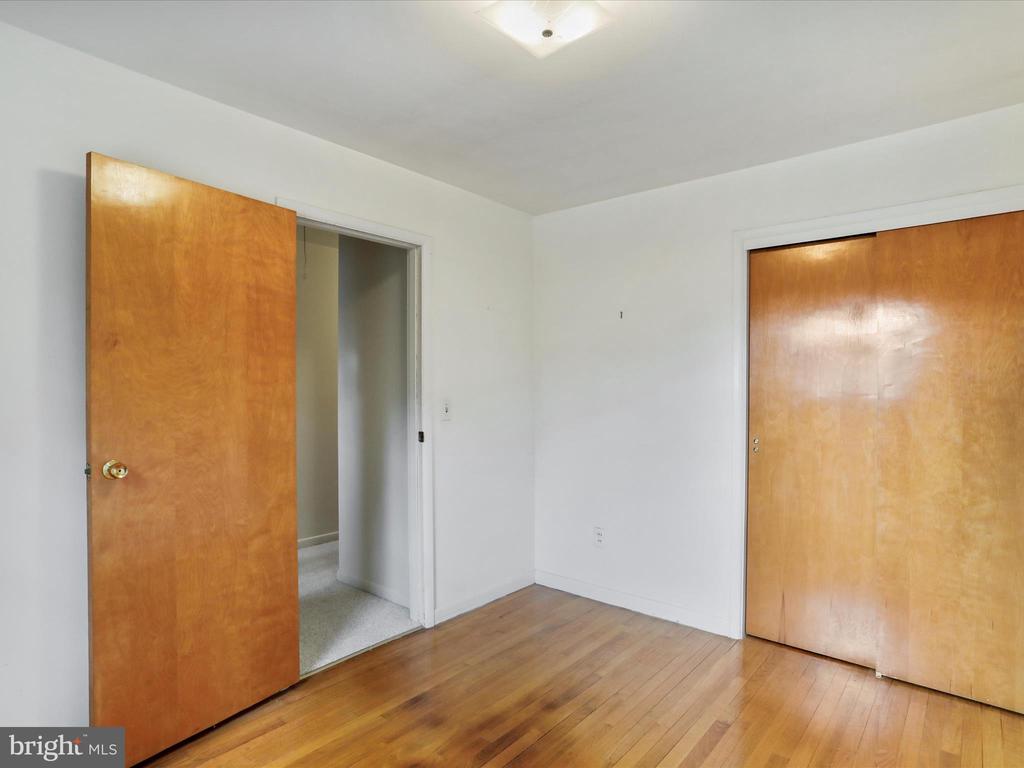 807 VALLEY VIEW DRIVE
