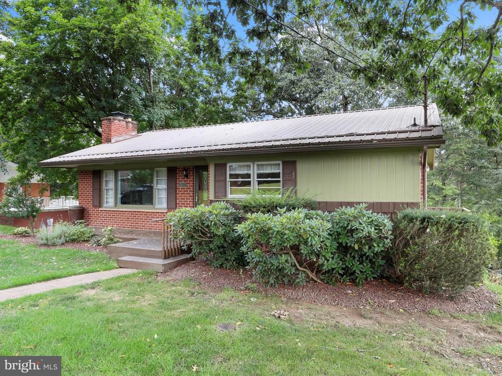 807 VALLEY VIEW DRIVE