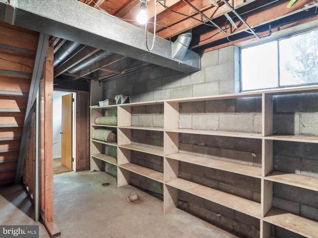 807 VALLEY VIEW DRIVE