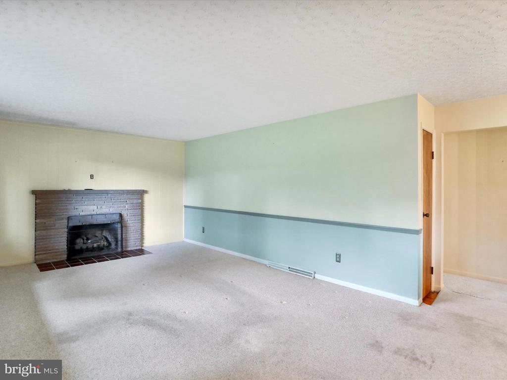 807 VALLEY VIEW DRIVE
