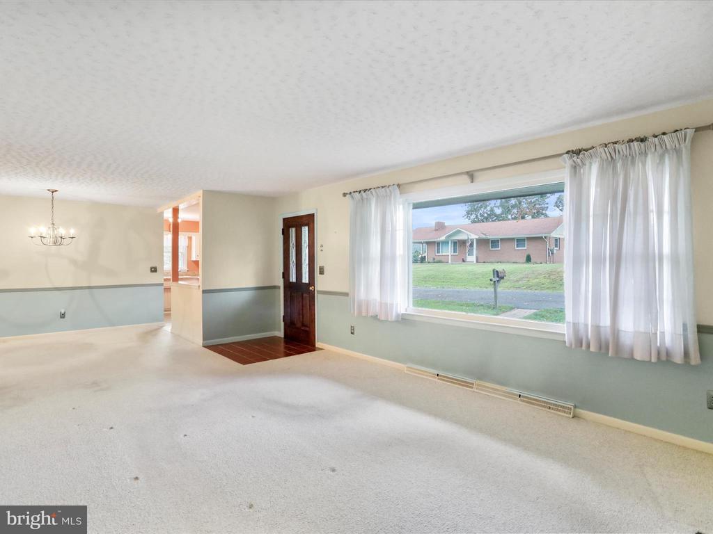 807 VALLEY VIEW DRIVE