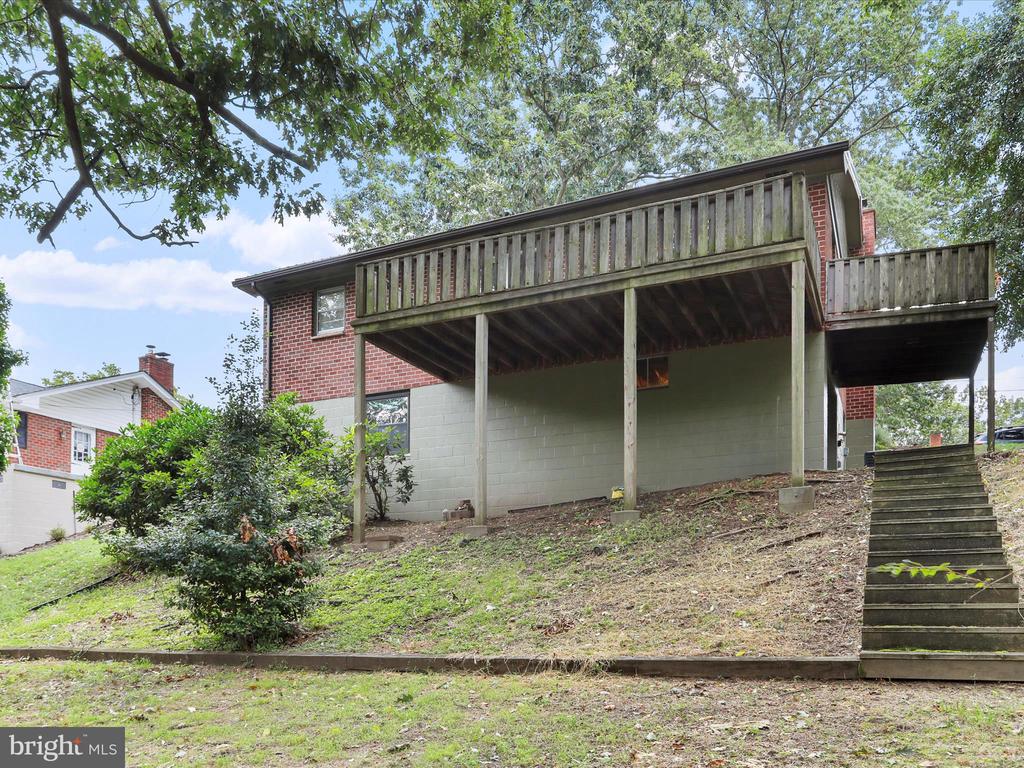 807 VALLEY VIEW DRIVE