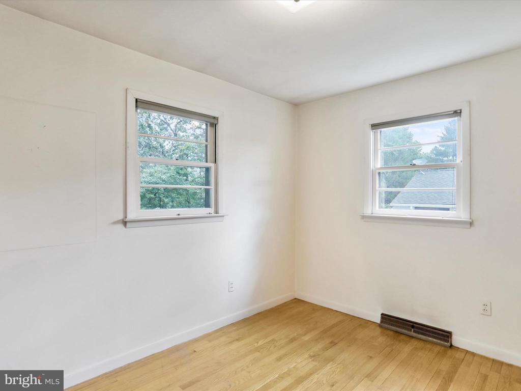 807 VALLEY VIEW DRIVE