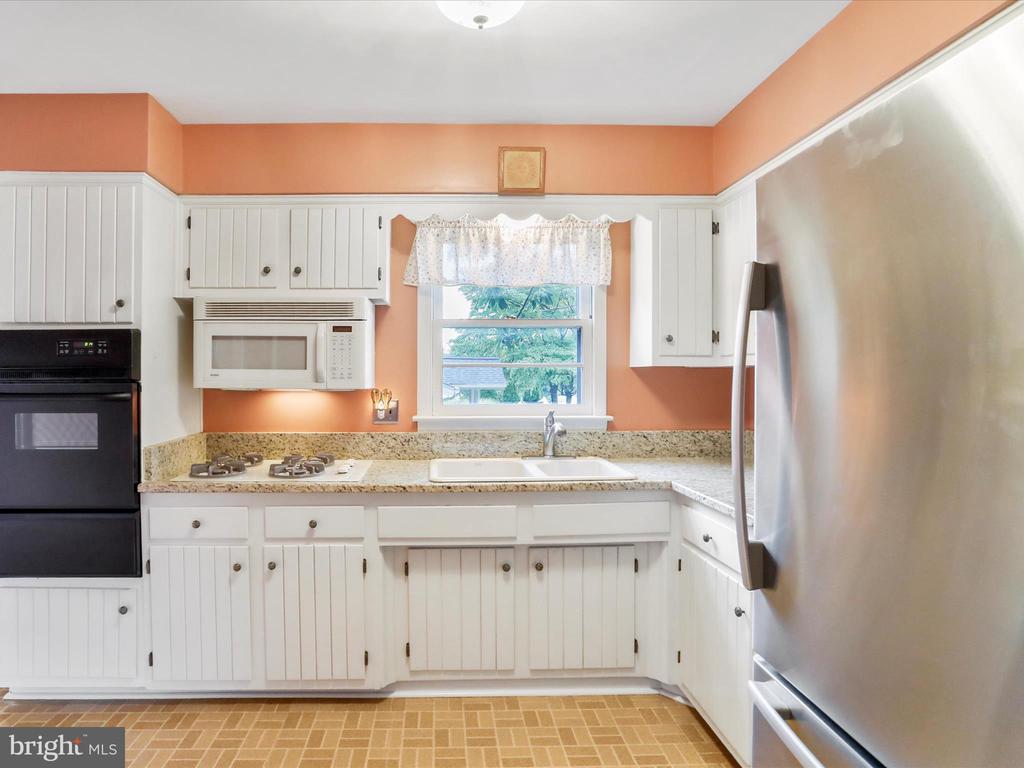 807 VALLEY VIEW DRIVE
