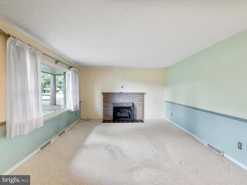 807 VALLEY VIEW DRIVE