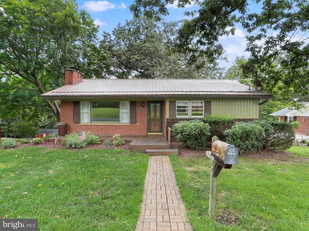 807 VALLEY VIEW DRIVE