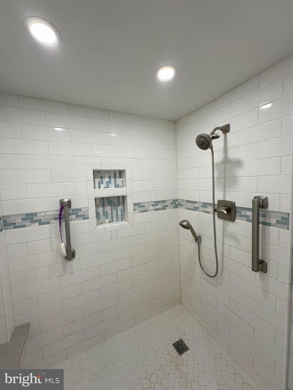 809 VALLEY VIEW DRIVE