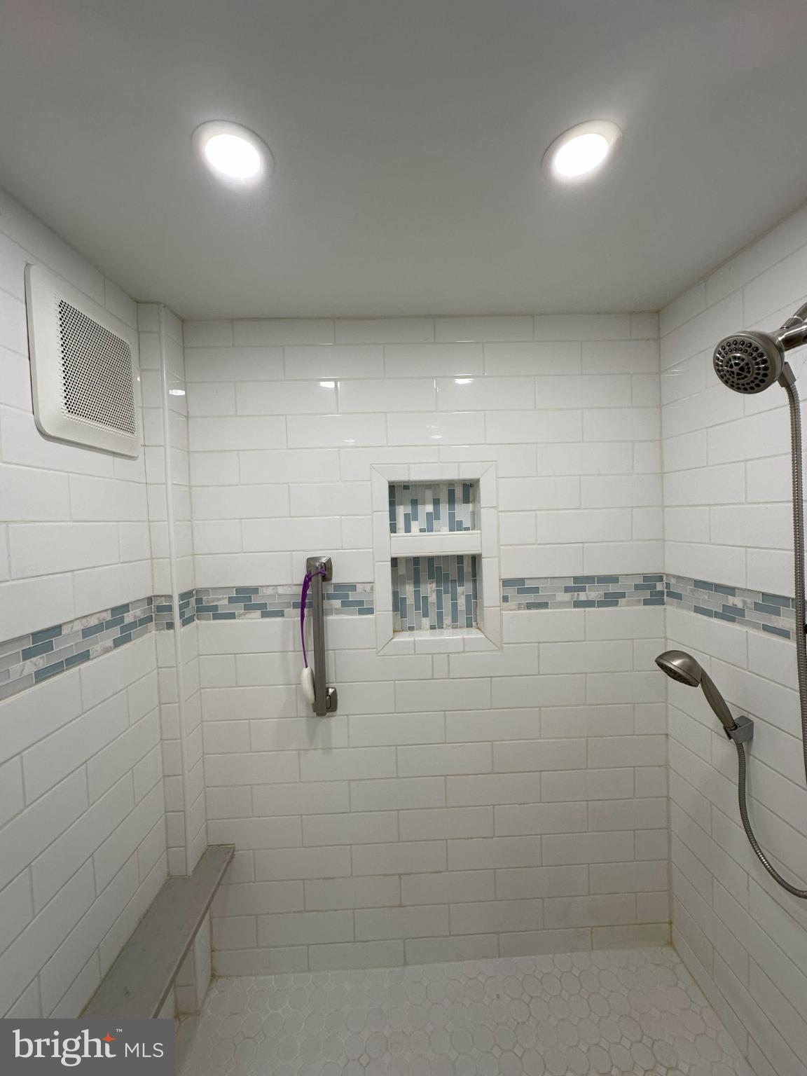 809 VALLEY VIEW DRIVE