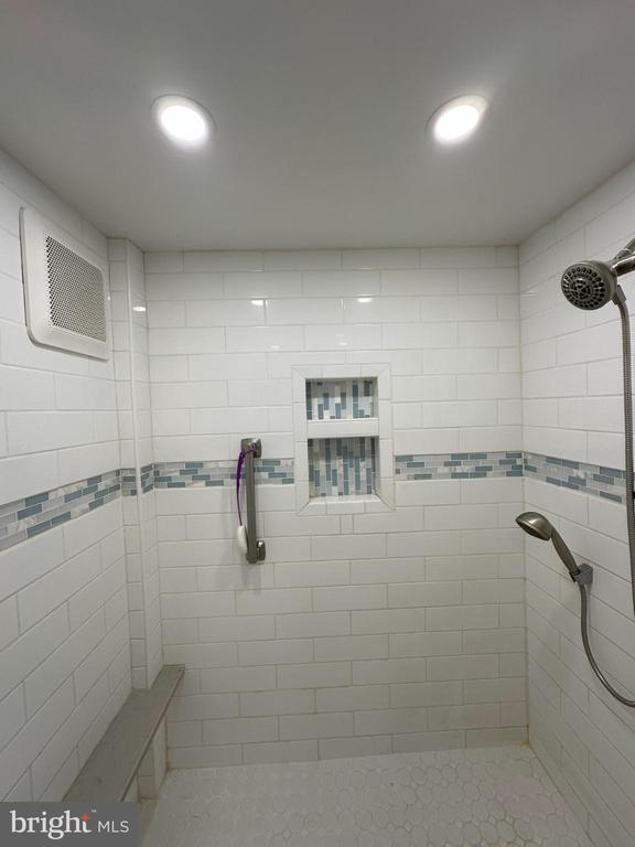 809 VALLEY VIEW DRIVE