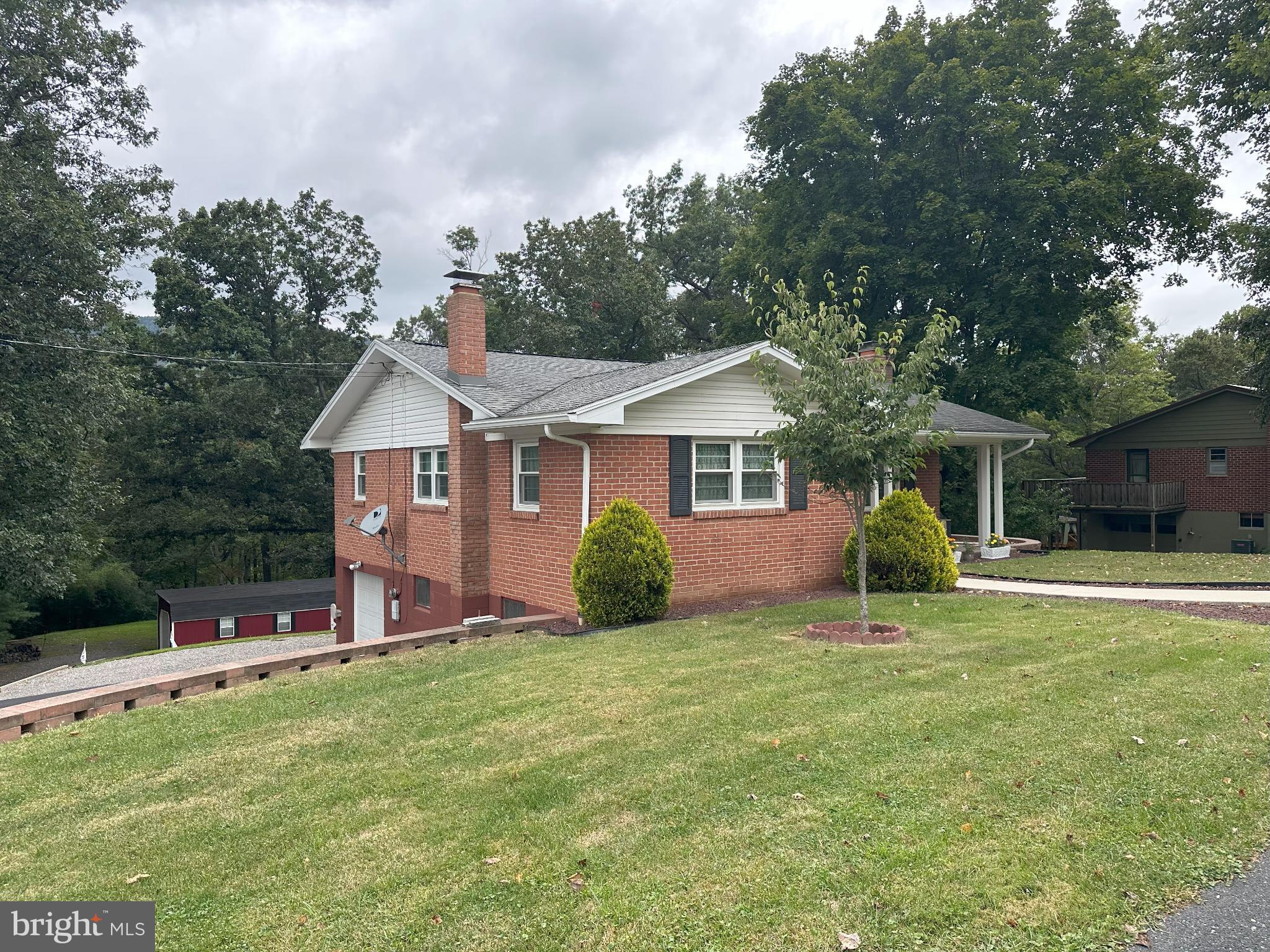 809 VALLEY VIEW DRIVE