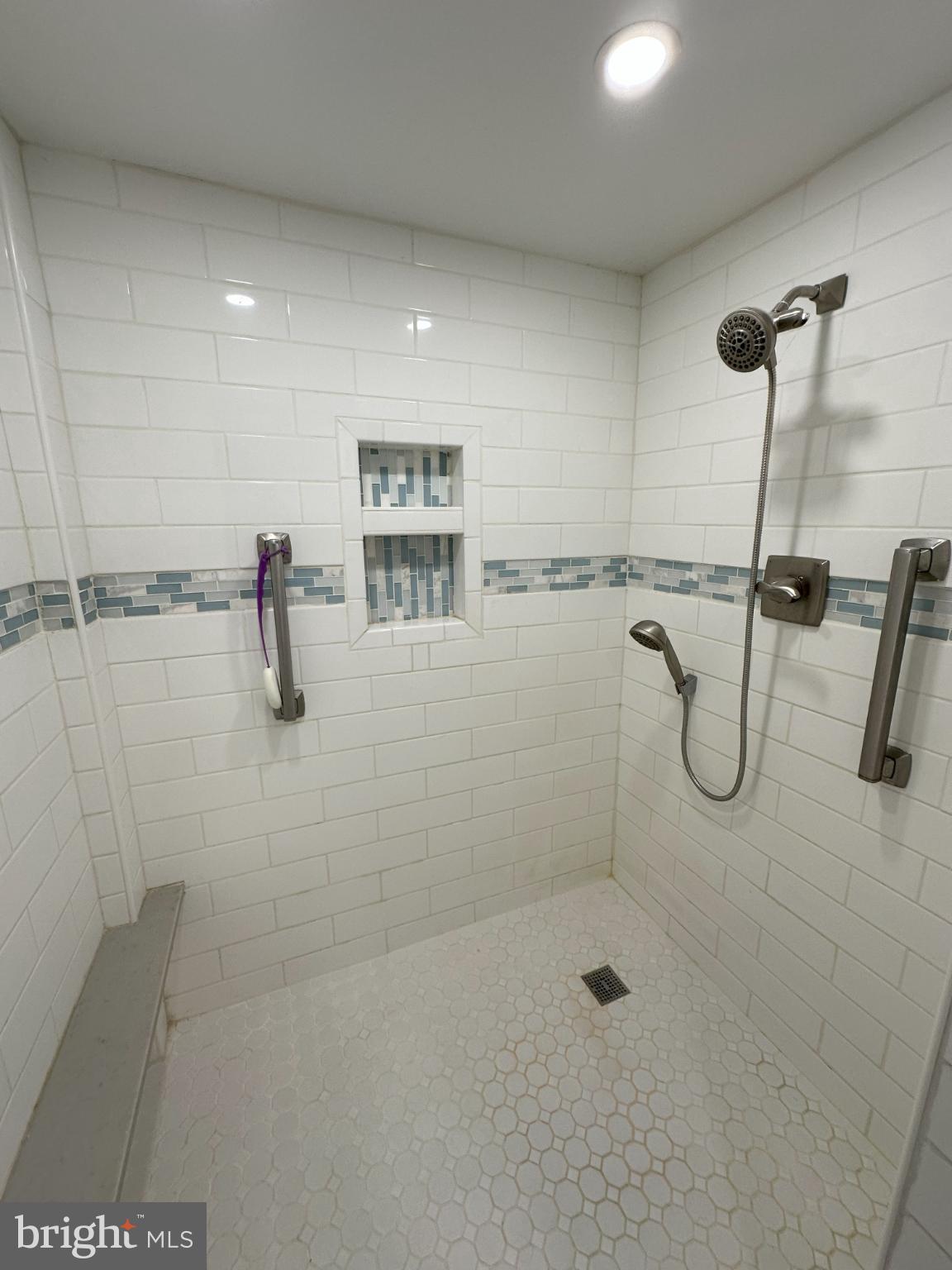 809 VALLEY VIEW DRIVE