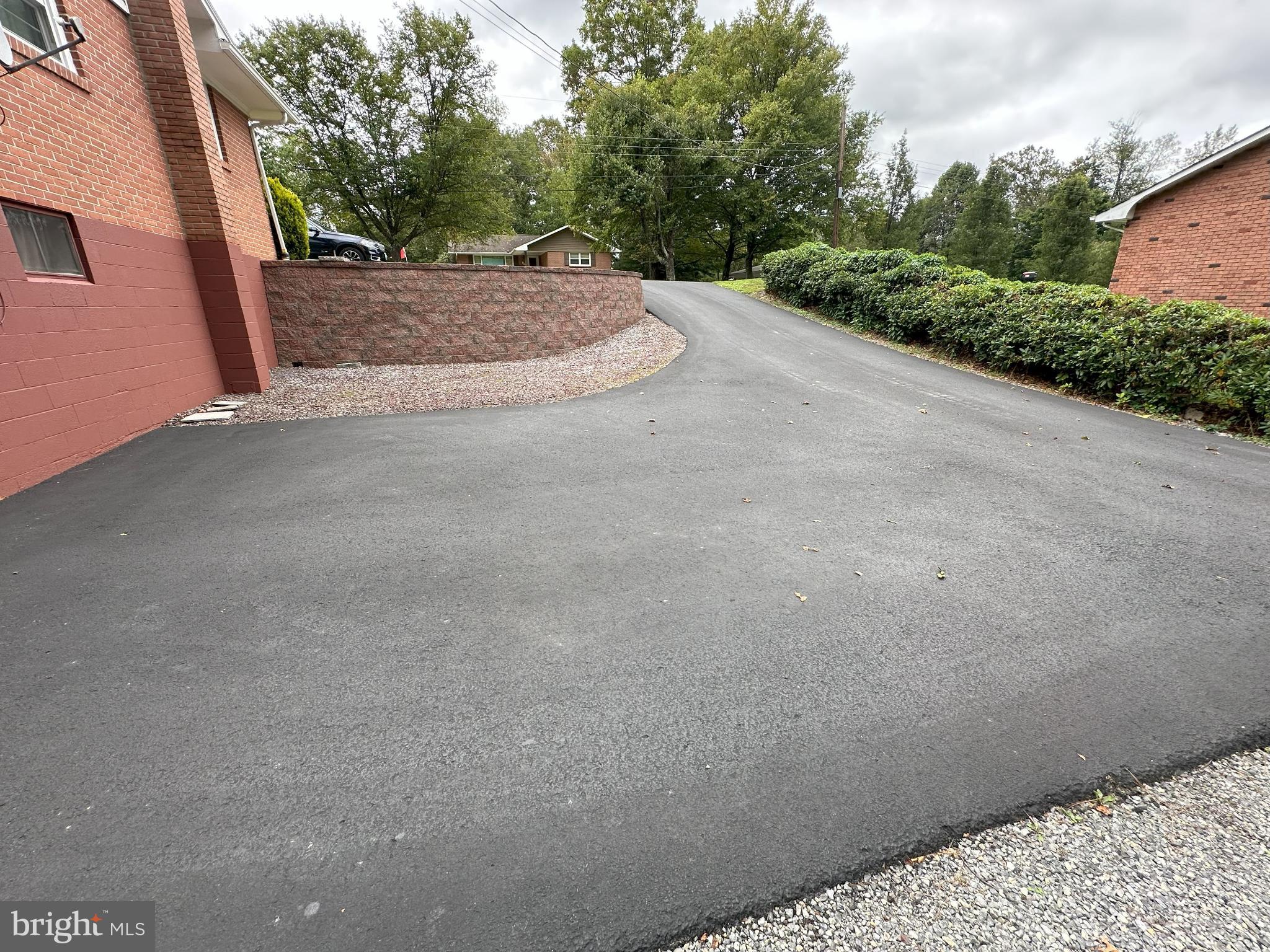 809 VALLEY VIEW DRIVE