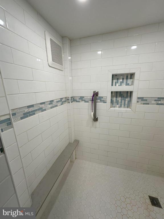 809 VALLEY VIEW DRIVE