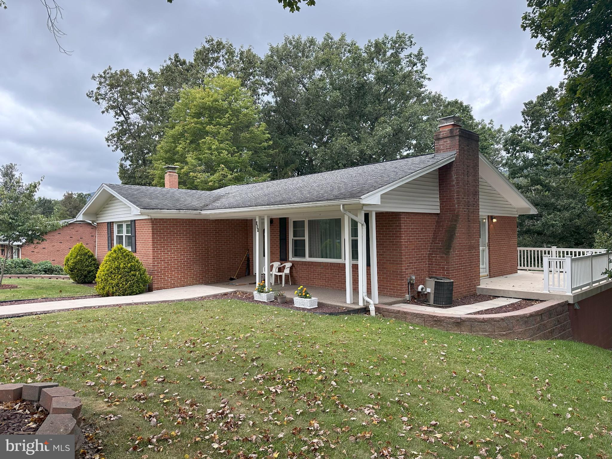 809 VALLEY VIEW DRIVE