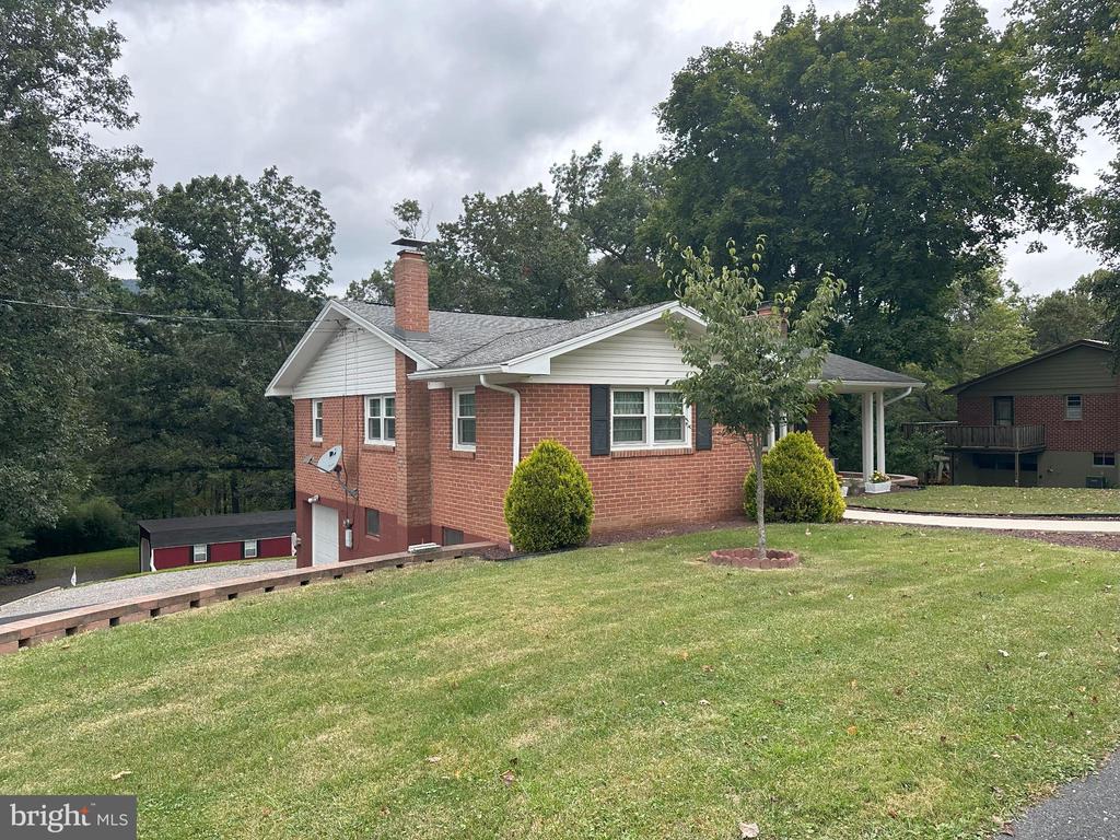 809 VALLEY VIEW DRIVE