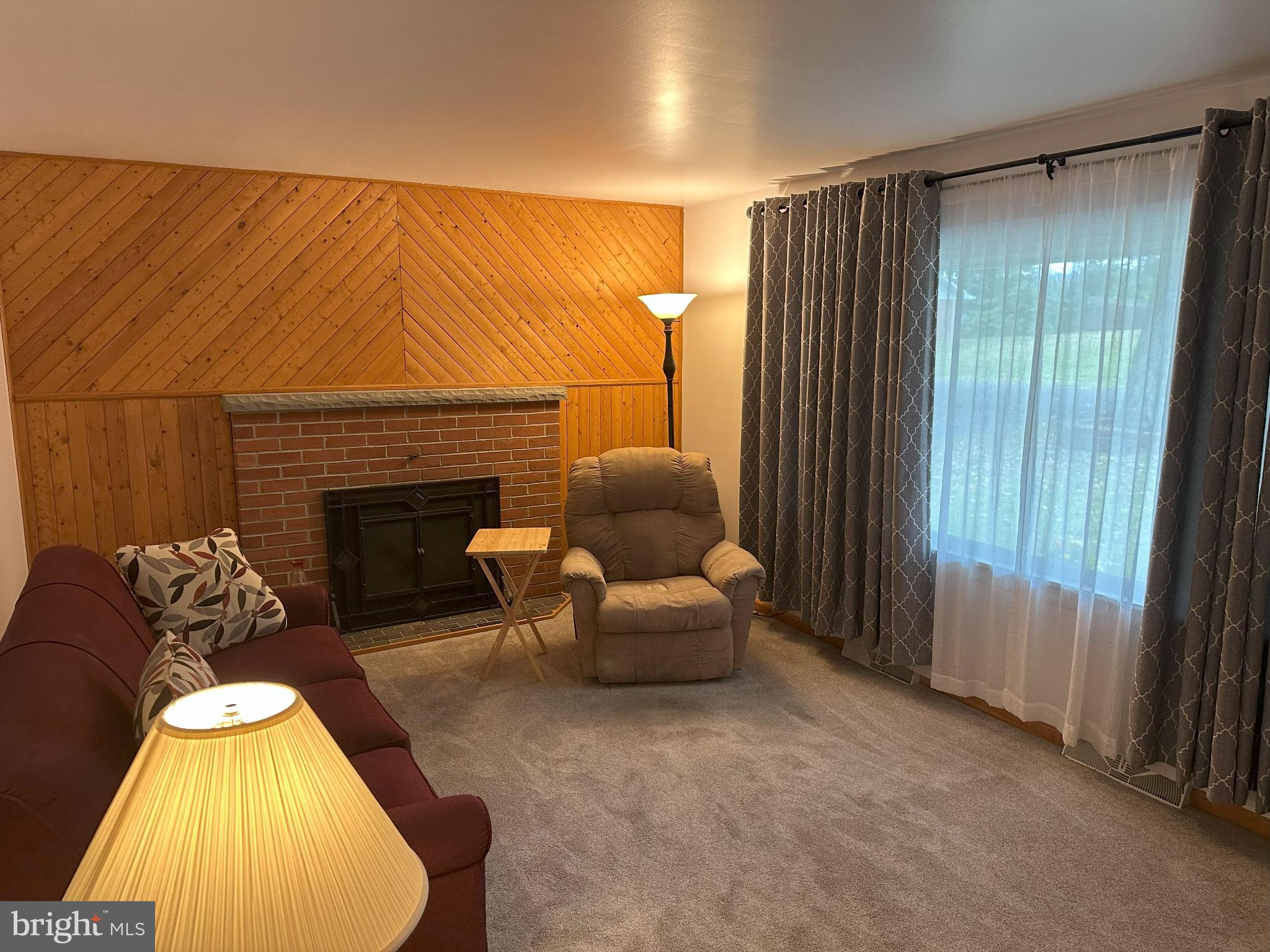 809 VALLEY VIEW DRIVE