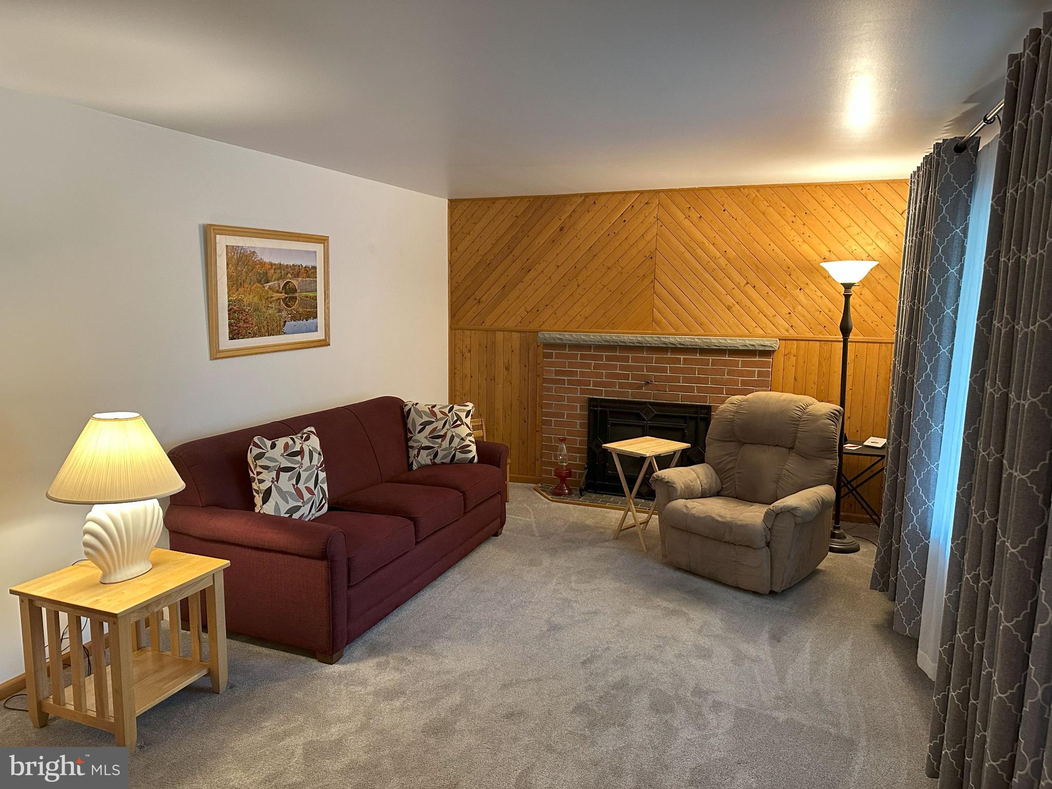 809 VALLEY VIEW DRIVE