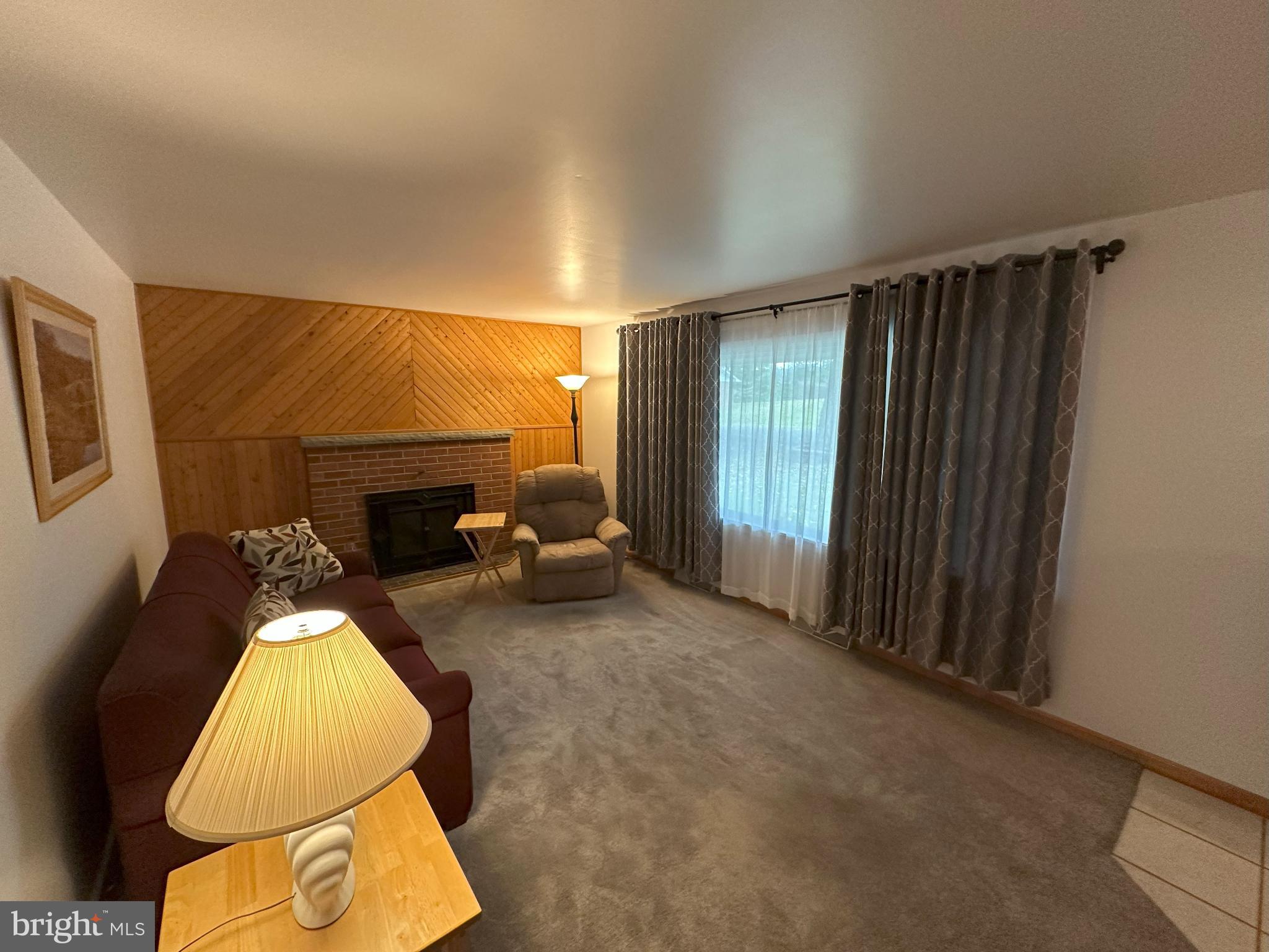 809 VALLEY VIEW DRIVE