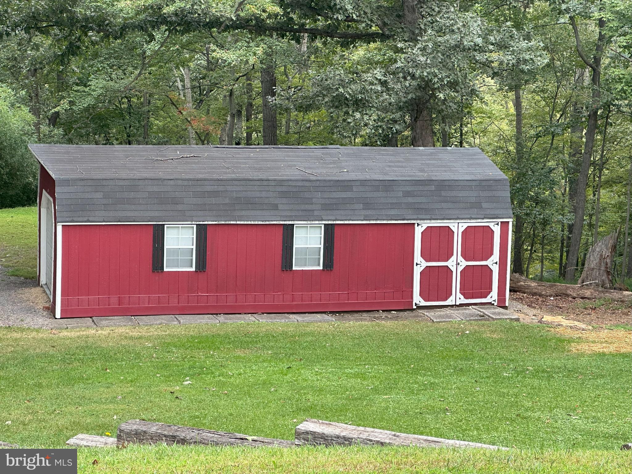 809 VALLEY VIEW DRIVE