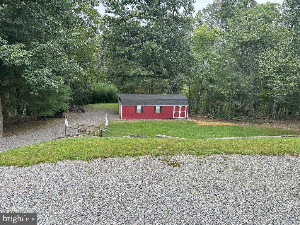 809 VALLEY VIEW DRIVE