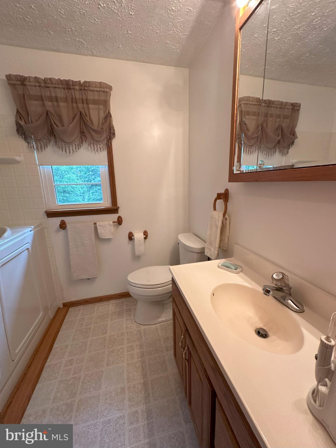 809 VALLEY VIEW DRIVE
