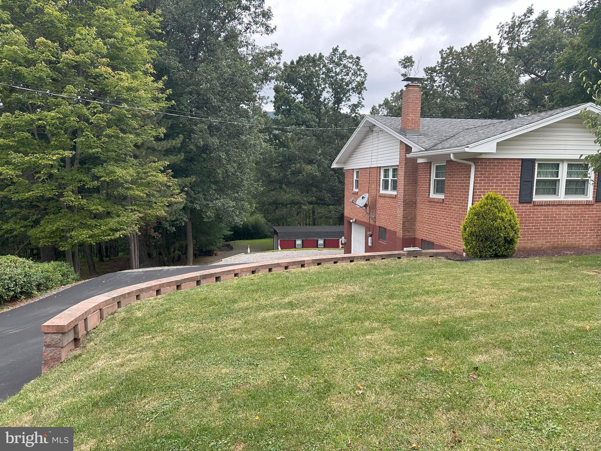 809 VALLEY VIEW DRIVE