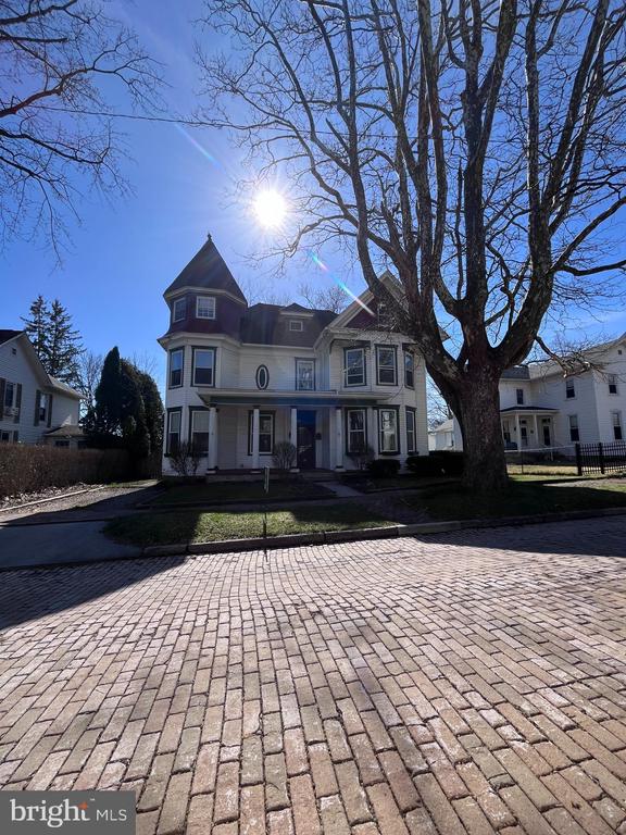 30 FROST AVENUE