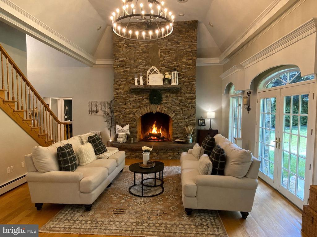 206 PINECREST DRIVE