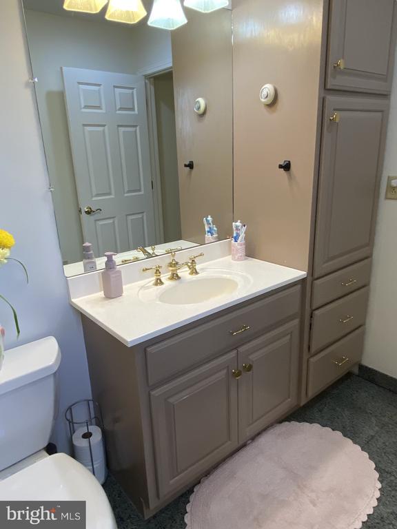 206 PINECREST DRIVE