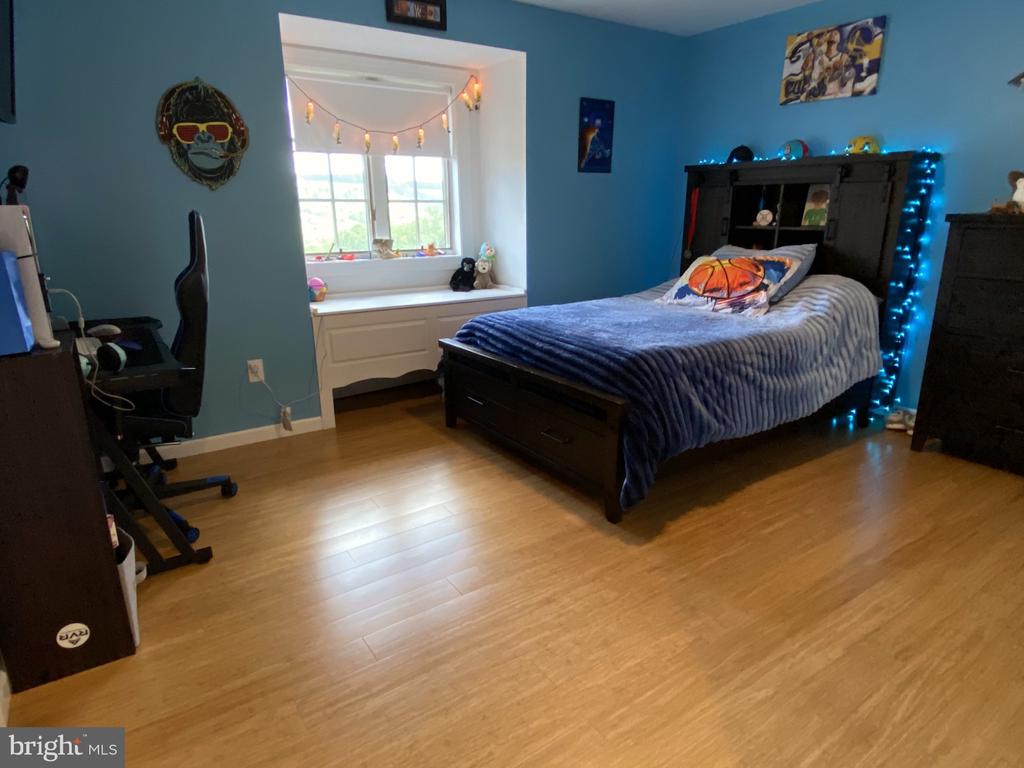 206 PINECREST DRIVE