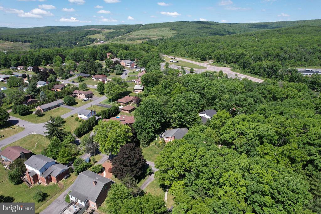 206 PINECREST DRIVE